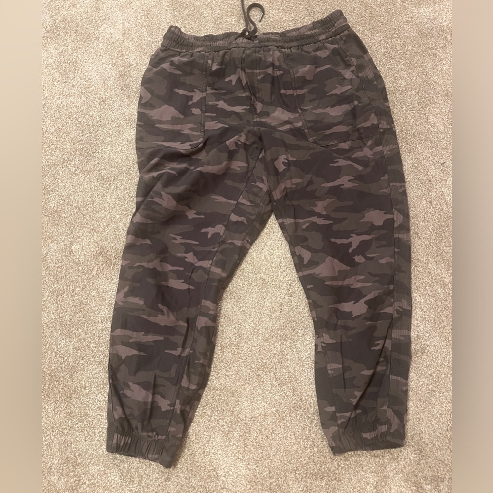 Athleta Camo Joggers size 18